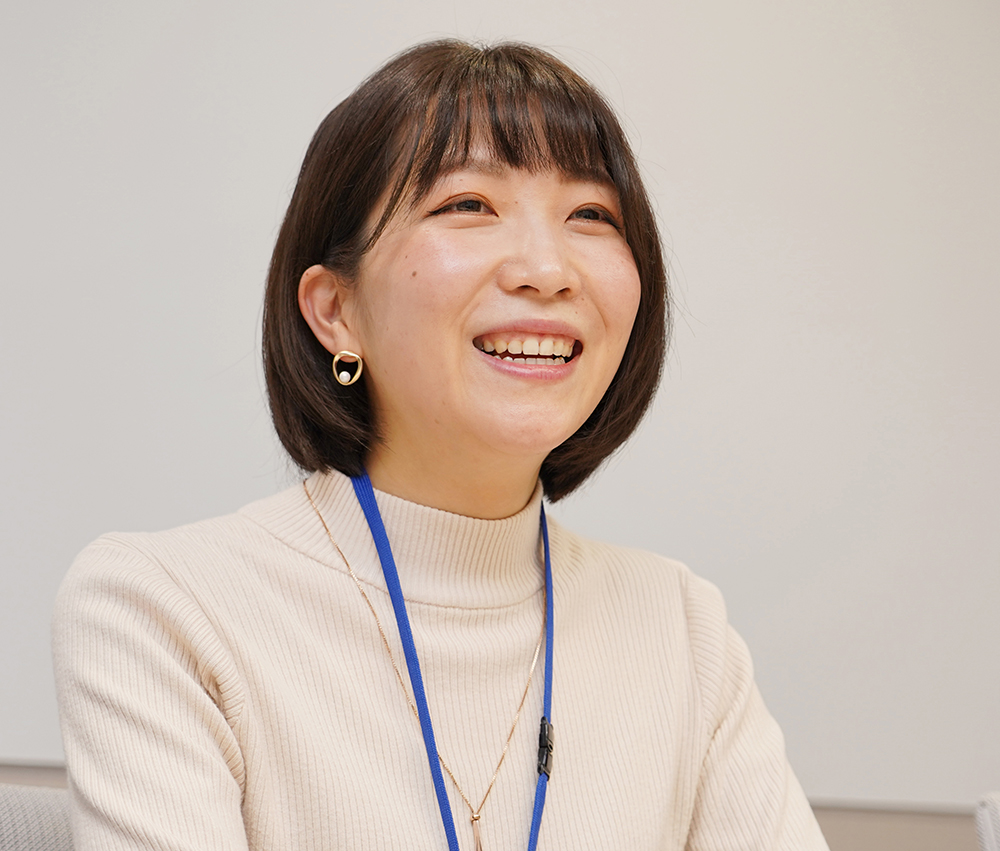 総合管理本部総合管理部 システム課 大島 淳子様 写真