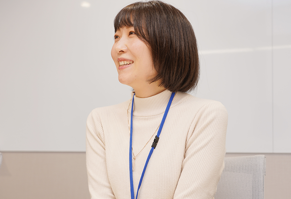 総合管理本部総合管理部 システム課 大島 淳子様 写真