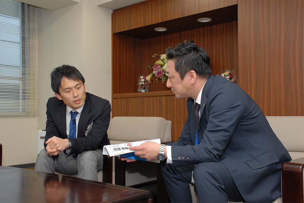 営業本部 特販事業部 特販課 主任 北川 禄様・エルテックス営業部 リーダー 井上 雄太 写真